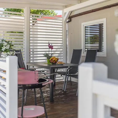Zelena Laguna Mobile Homes Tatil parkı 4*