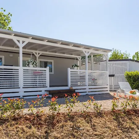 ホリデーパーク Zelena Laguna Mobile Homes 4*