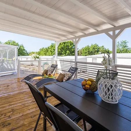 Tatil parkı Zelena Laguna Mobile Homes Mugeba
