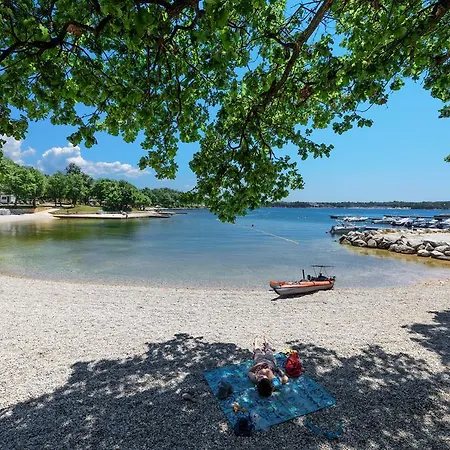 Zelena Laguna Mobile Homes Tatil parkı 4*