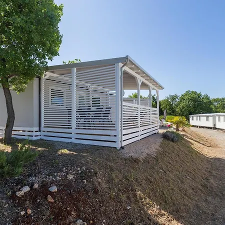 Prázdninový areál Zelena Laguna Mobile Homes Mugeba