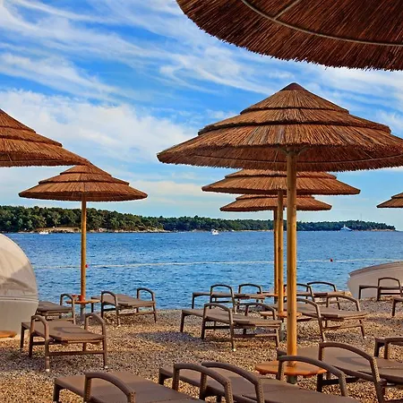 Prázdninový areál Zelena Laguna Mobile Homes 4*