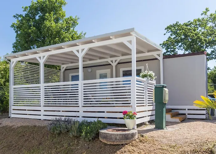 Prázdninový areál Zelena Laguna Mobile Homes Mugeba