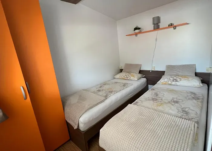 Prázdninový areál Zelena Laguna Mobile Homes 4*