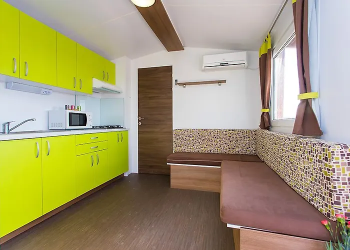 Prázdninový areál Zelena Laguna Mobile Homes Mugeba